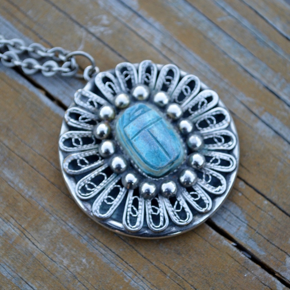 Elegant Silver and Blue Pendant Necklace